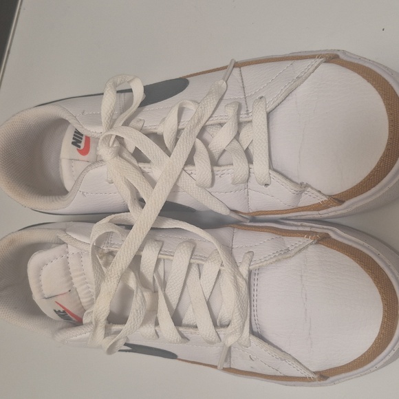 Nike Women's White and Black Sneakers 7.5 - Picture 7 of 8